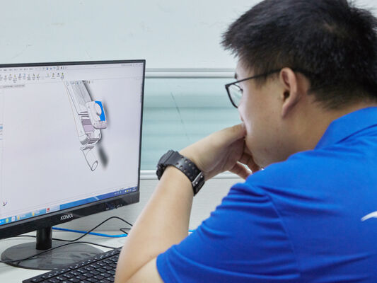 D4 LED 防湿ランプ 160LPW、Ready 4 Emergency 4W@3HRS プラグアンドプレイ、メンテナンスが容易​ 駐車場や照明に適しています